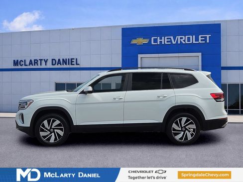 Used 2025 Volkswagen Atlas SE AWD/4WD image 3