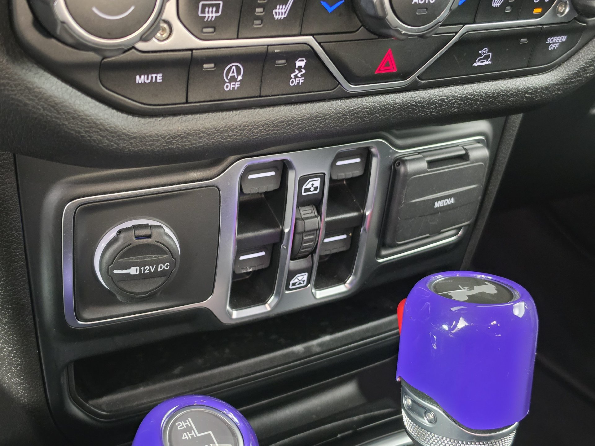 Used 2024 Jeep Wrangler Unlimited Sport AWD/4WD image 16
