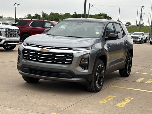New 2026 Chevrolet Equinox LT w/ Convenience Package II FWD image 12