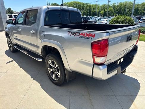 Used 2016 Toyota Tacoma TRD Sport w/ Towing Package AWD/4WD image 5