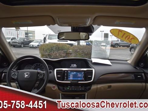 Used 2017 Honda Accord Touring image 3