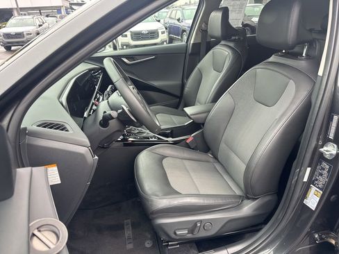 Used 2023 Kia Niro EX image 10