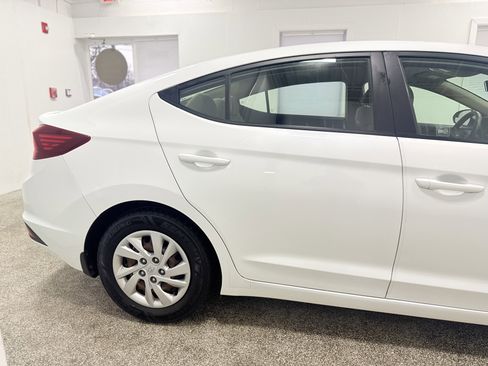 Used 2019 Hyundai Elantra SE image 9