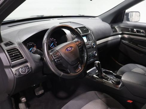 Used 2019 Ford Explorer XLT AWD/4WD image 16