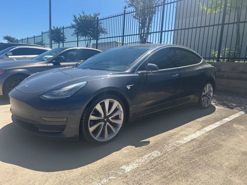 Used 2018 Tesla Model 3 Performance image 3