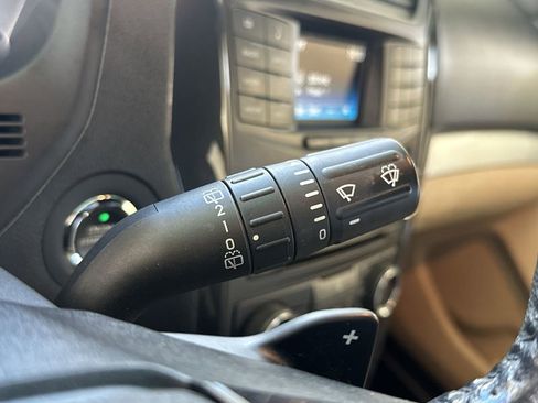 Used 2016 Ford Explorer XLT image 22