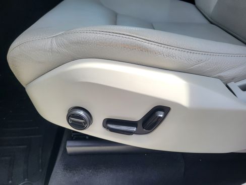 Certified 2023 Volvo XC90 B6 Plus AWD/4WD image 12