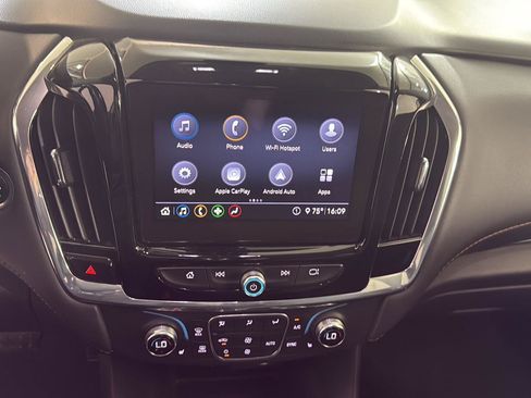 Used 2020 Chevrolet Traverse LT FWD image 22