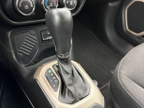 Used 2017 Jeep Renegade Latitude image 20