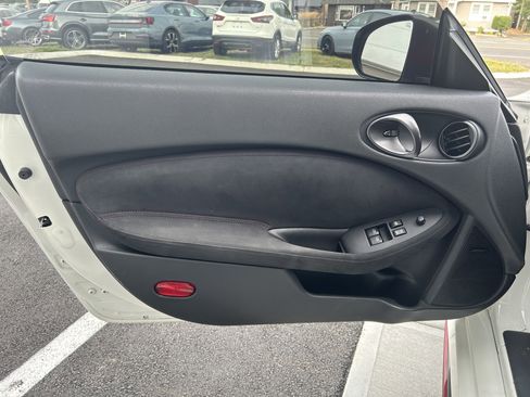 Used 2017 Nissan 370Z NISMO image 19