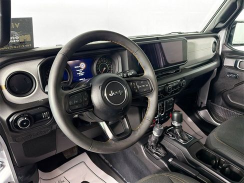 Used 2024 Jeep Wrangler Willys image 9