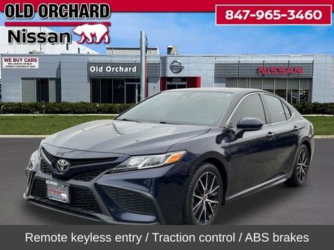 Used 2021 Toyota Camry SE image 1