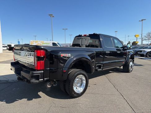 Used 2025 Ford F450 Platinum w/ Platinum Plus Package image 3