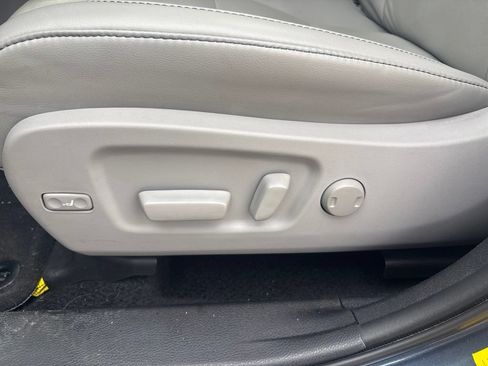 Used 2019 Toyota Highlander XLE AWD/4WD image 13