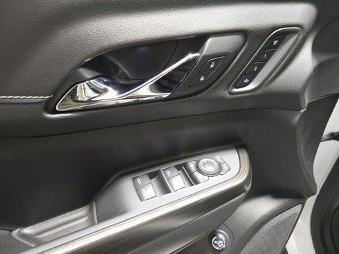 Used 2023 GMC Acadia SLT w/ Preferred Package image 19