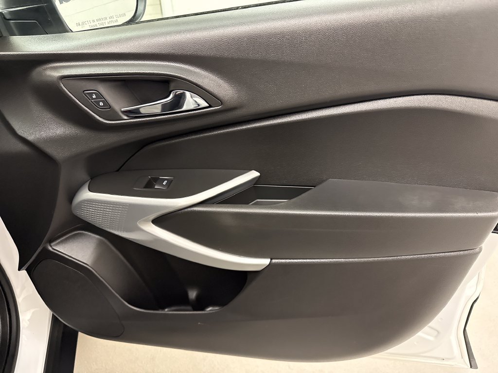 Used 2024 Chevrolet Trax LS FWD image 29