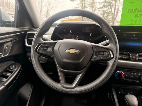 Used 2024 Chevrolet TrailBlazer LT w/ Driver Confidence Package AWD/4WD image 17
