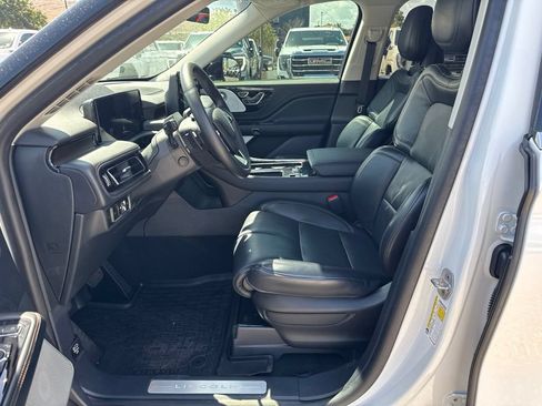 Used 2025 Lincoln Aviator Reserve w/ Luxury Package AWD/4WD image 12