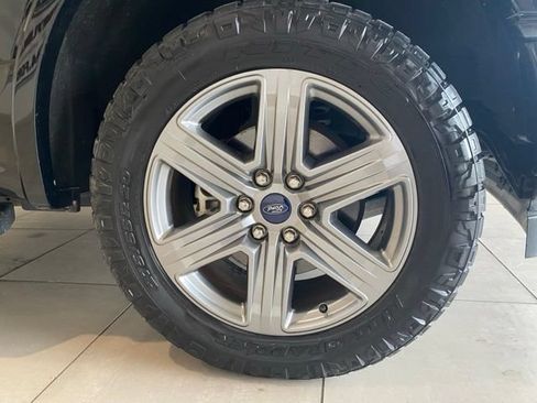 Used 2019 Ford F150 Lariat w/ Equipment Group 502A Luxury AWD/4WD image 4