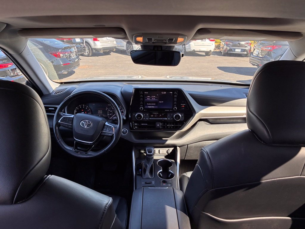 Used 2021 Toyota Highlander XLE AWD/4WD image 18