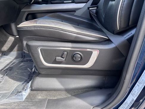 Used 2023 RAM 1500 Laramie AWD/4WD image 11