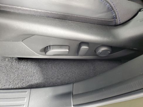 Used 2025 Subaru Forester Premium image 29