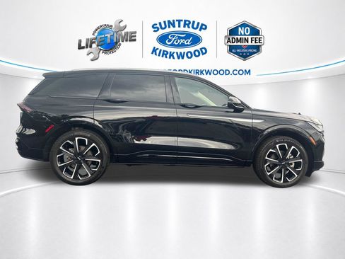 Used 2025 Lincoln Nautilus Reserve AWD/4WD image 8