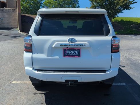 Used 2020 Toyota 4Runner SR5 Premium w/ Moonroof Package AWD/4WD image 6