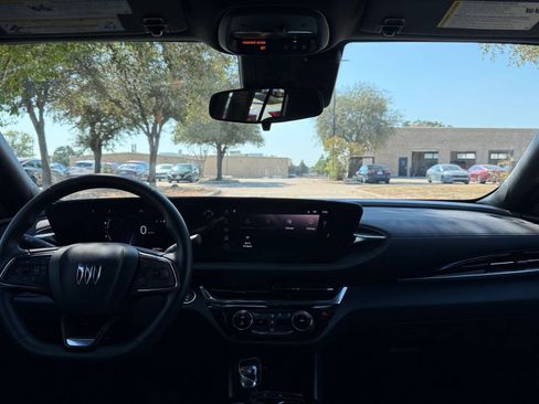 Used 2025 Buick Envista Sport Touring image 33