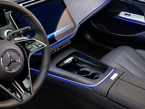 Used 2025 Mercedes-Benz E 450 4MATIC Sedan image 12