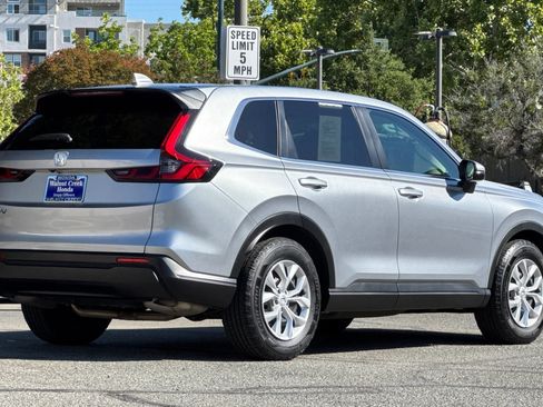Used 2025 Honda CR-V LX image 4