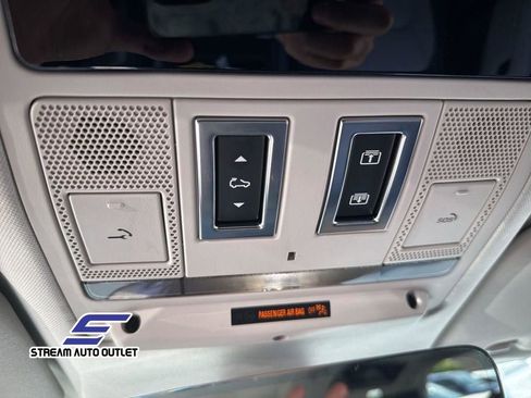 Used 2024 Land Rover Defender 110 X-Dynamic SE image 32