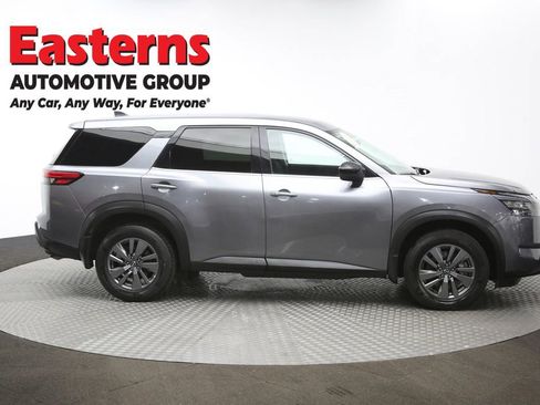 Used 2024 Nissan Pathfinder S image 45