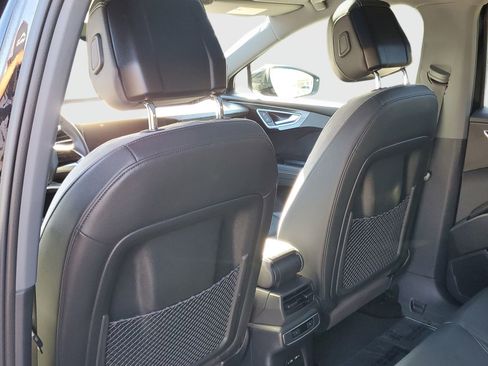 Used 2025 Audi Q4 e-tron Premium image 13