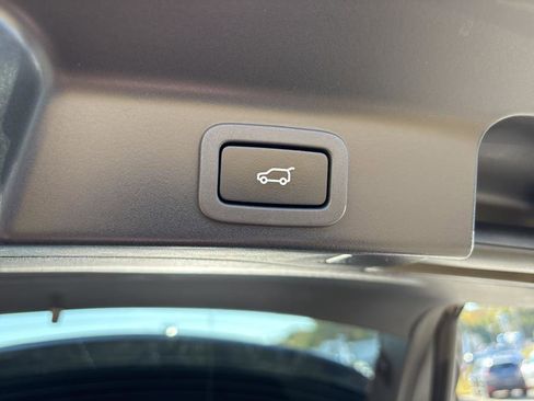 Used 2020 Jaguar F-PACE Portfolio image 25
