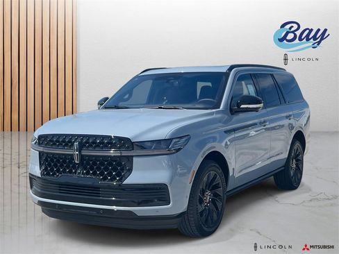 New 2025 Lincoln Navigator Reserve w/ Jet Appearance Package image 1