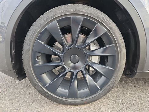 Used 2023 Tesla Model Y Long Range AWD/4WD image 25