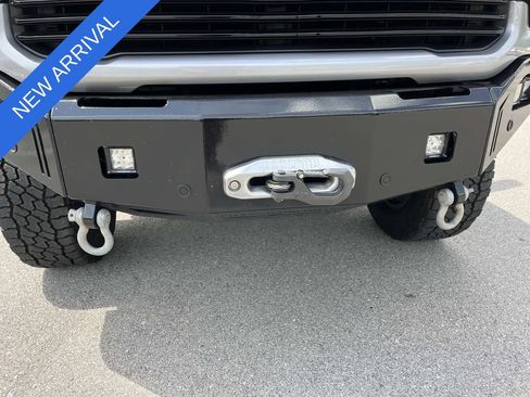 Used 2022 RAM 2500 Laramie w/ Night Edition AWD/4WD image 9