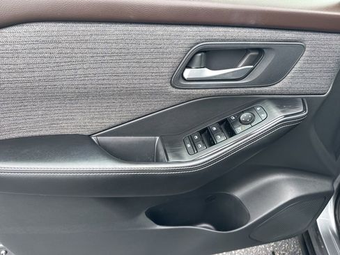 Certified 2021 Nissan Rogue SV image 12