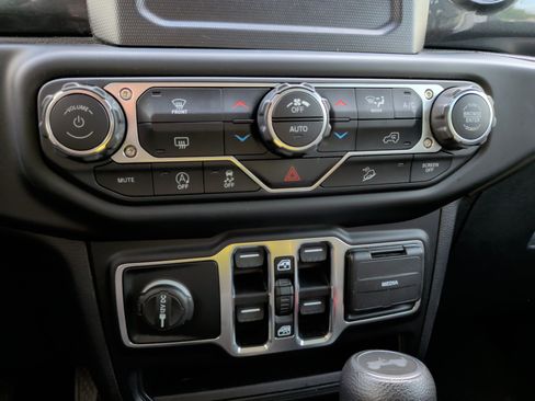 Used 2020 Jeep Wrangler Unlimited Sport AWD/4WD image 18