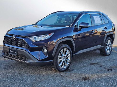 Used 2020 Toyota RAV4 XLE Premium image 7