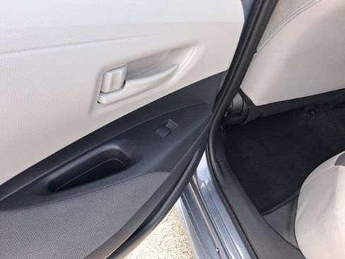 Used 2025 Toyota Corolla LE FWD image 10