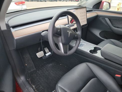 Used 2024 Tesla Model Y Performance image 4