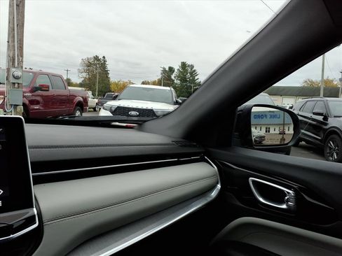 Used 2024 Jeep Compass Limited image 21