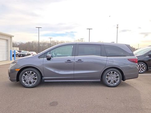 New 2026 Honda Odyssey Touring image 2