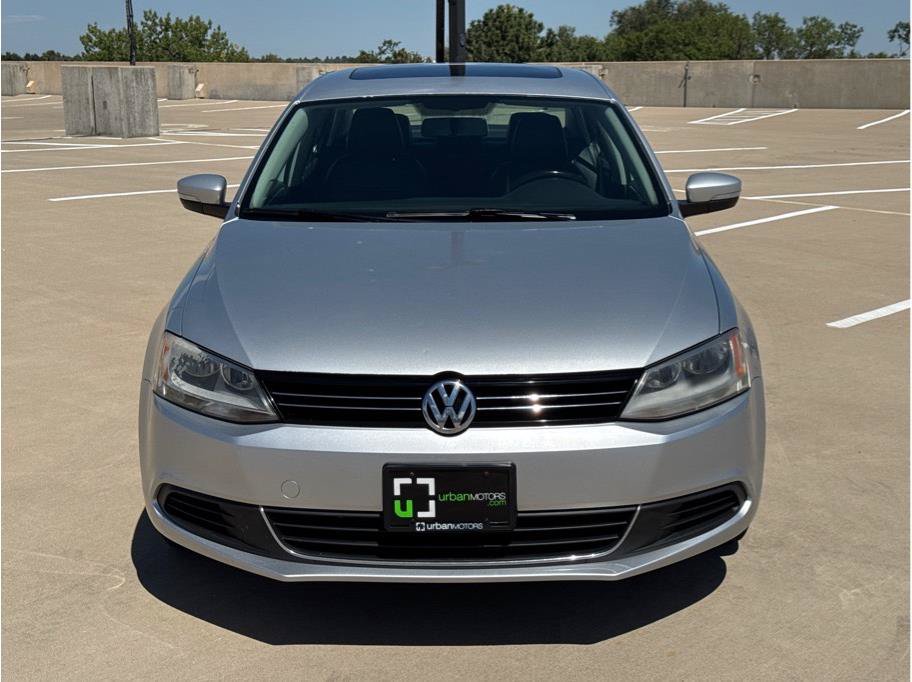 Used 2013 Volkswagen Jetta SE FWD image 2