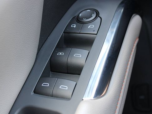 Used 2026 Chevrolet Traverse LT w/ Driver Confidence Package FWD image 26