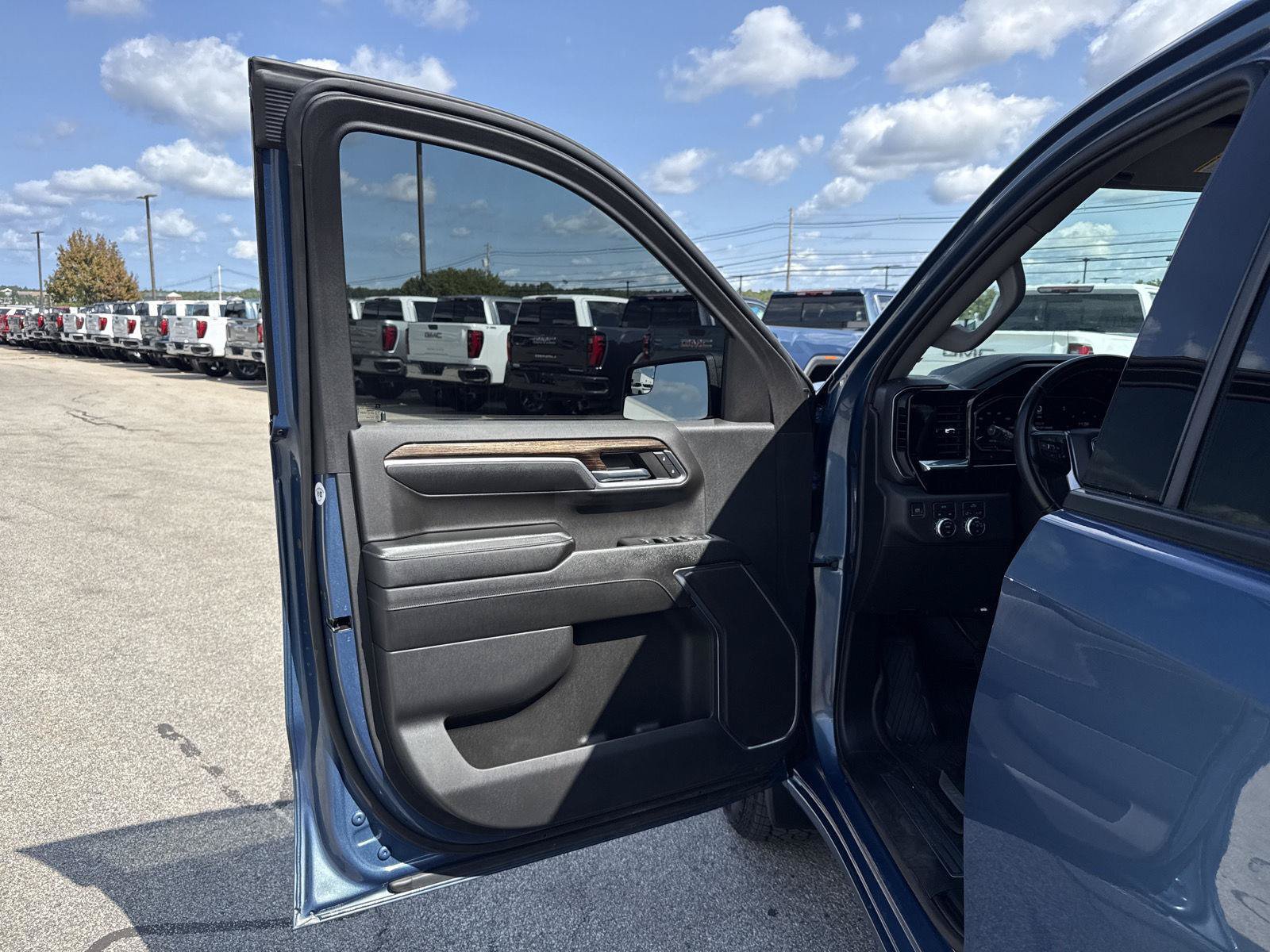 Used 2024 GMC Sierra 1500 Elevation AWD/4WD image 11