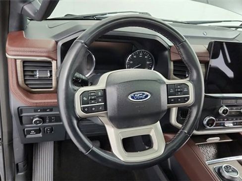 Used 2022 Ford Expedition Limited image 13