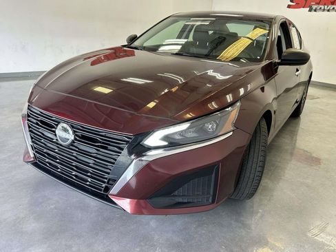 Used 2024 Nissan Altima 2.5 SV FWD image 7